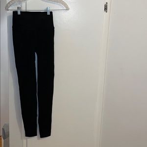 NWT! High-waisted sculptknit tight legging